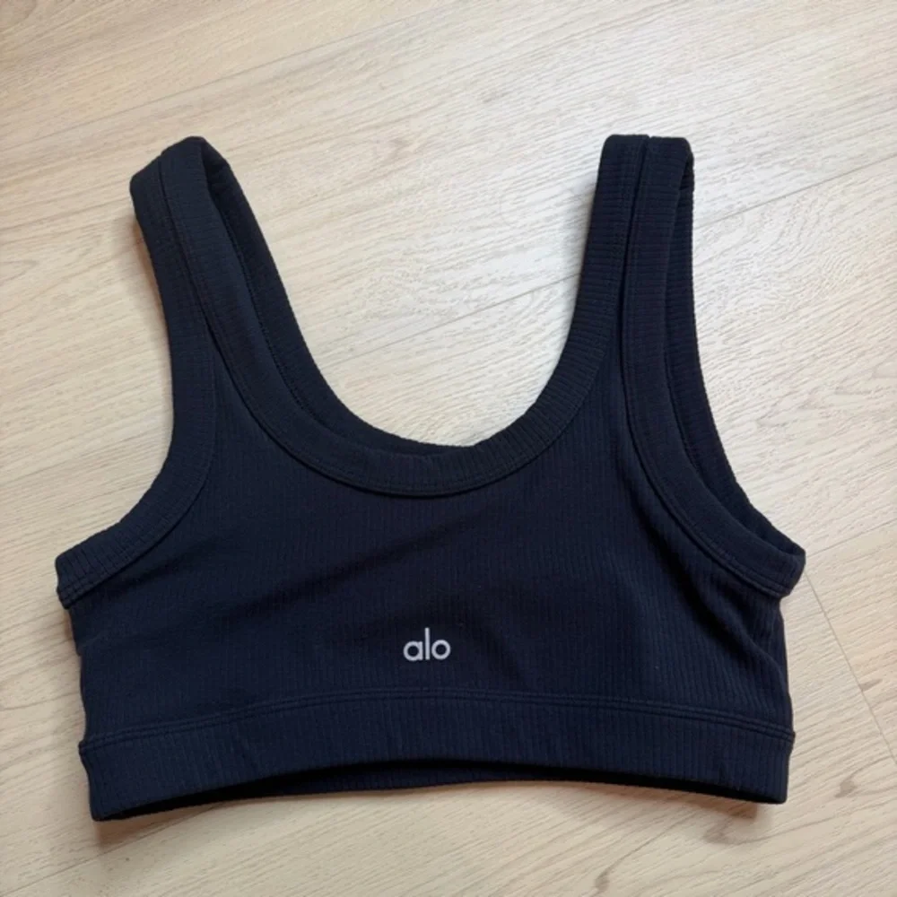 Alo ribbed athletic bra